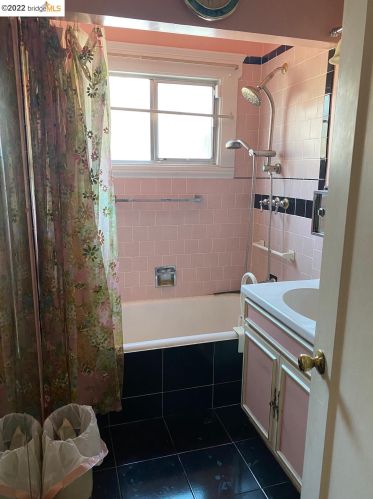 6035 Holway St, Oakland CA  94621-4137 exterior