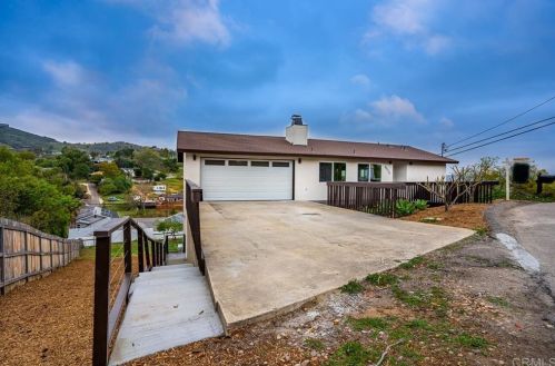 8536 Pueblo Rd, Lakeside, CA 92040-5407