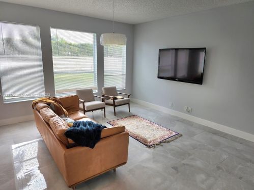 2210 145th Ave, Hollywood FL  33028-2866 exterior