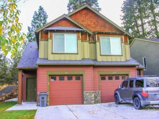 363 Garfield Ave, Bend, OR 97702-2895