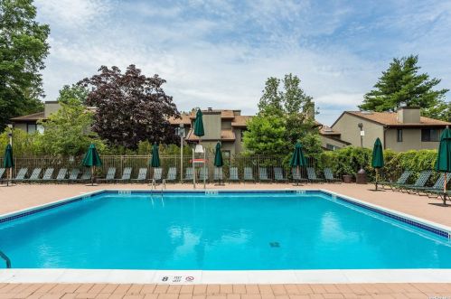 93 Estate Dr, Muttontown NY  11753-2818 exterior