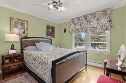 471 Bonnie Ct, Yorktown Hgts NY  10598-2001 exterior