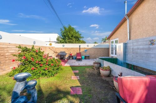 2105 65th St, Long Beach CA  90805-2615 exterior
