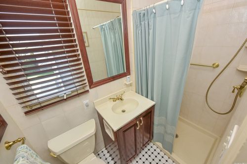 2308 Oakdale Ave, Seaford NY  11783-3141 exterior