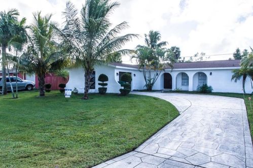4544 22nd Pl, Naples, FL 34116-6308
