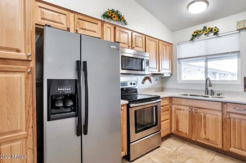 10855 Fairway Ct, Sun City, AZ 85351-4111