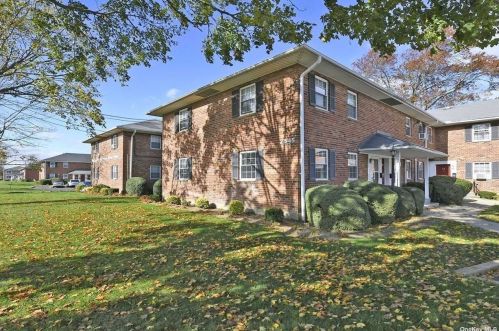 2539 Jerusalem Ave, North Bellmore NY  11710-1828 exterior