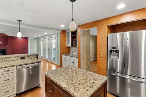 1 Barn Hill Rd, Bloomfield CT  06002-1218 exterior