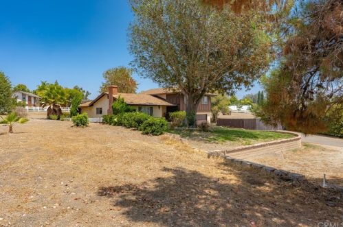1309 Ridge Rd, Vista, CA 92081-6515