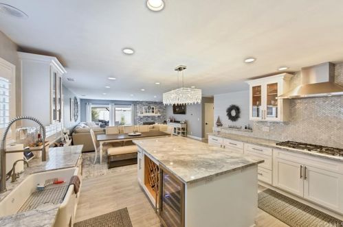 3900 Wisteria St, Seal Beach, CA 90740-3109