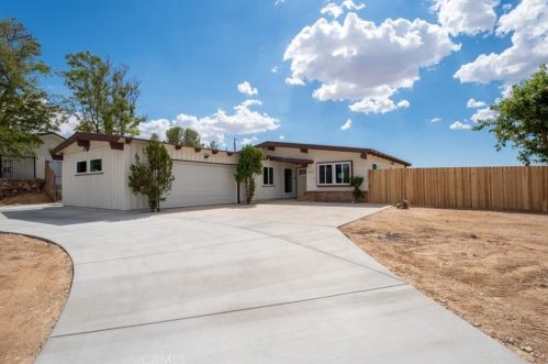 16337 Cabrillo Dr, Victorville, CA 92395-4054