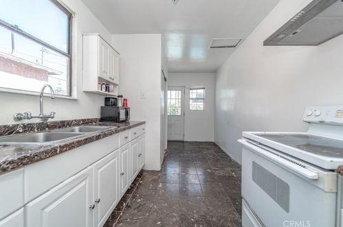 1420 Pearl Ave, Compton CA  90221-1554 exterior