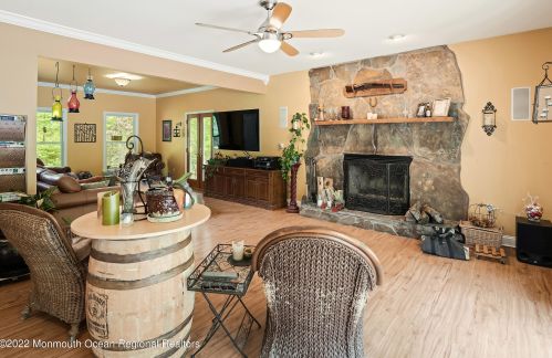 335 Veterans Hwy, Jackson Twp NJ  08527-2832 exterior
