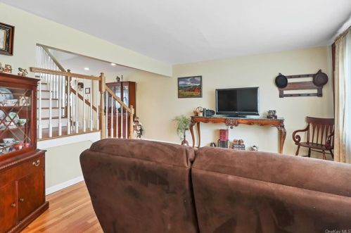 42 Miriam Dr, Warwick NY  10990-3516 exterior