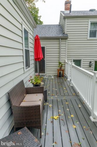 141 Kitty Knight Dr, Southampton PA 18966-1130 exterior