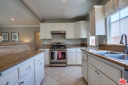 8549 Alameda St, Downey CA 90242-2621 exterior