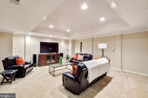 8701 Lords View Loop, Gainesville VA  20155-5806 exterior