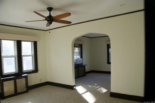 14 Gloucester Pl, New Rochelle NY  10801-2310 exterior