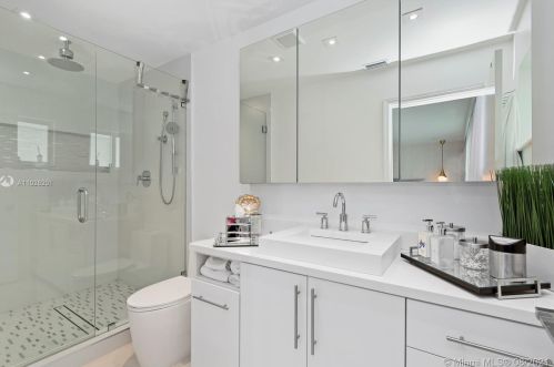 425 3rd Pl, Dania Beach FL  33004-2711 exterior