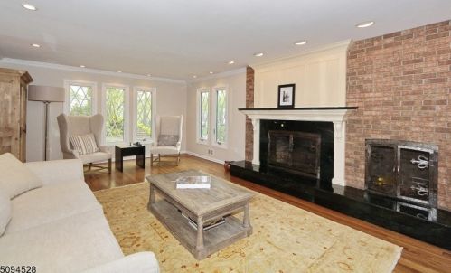 69 Thornley Dr, Chatham Township NJ  07928-1361 exterior