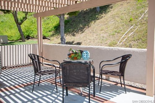 17977 Avenida Alozdra, San Diego CA 92128-1570 exterior