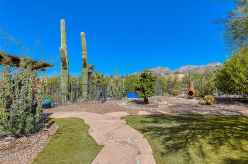 2106 Camino El Ganado, Tucson AZ  85718-4108 exterior