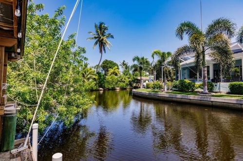 2631 Gulfview Dr, Naples FL  34112-5829 exterior