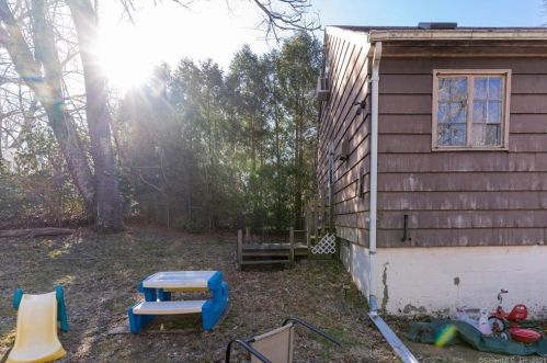 1870 Center Groton Rd, Gales Ferry, CT 06339-1605