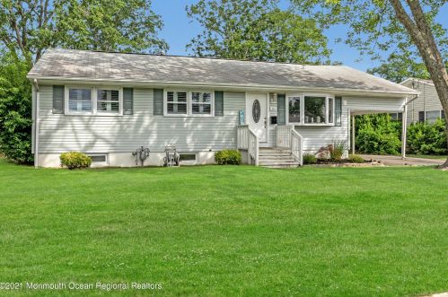 105 Suburban Rd, Bricktown, NJ 08724-3822