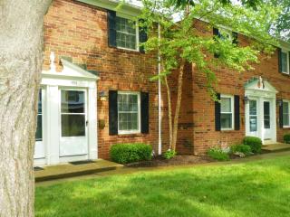 5072 Cambrian Dr, Columbus, OH 43220-2656