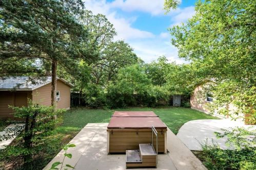 1411 Greenwood Dr, Denton TX  76209-2206 exterior