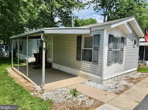 528 Palm Beach Ave, Carlisle, PA 17015-8524