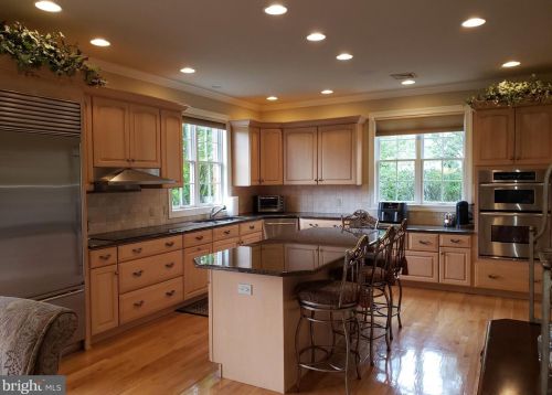 4260 Wyndemere Cir, Schnecksville PA  18078-3527 exterior