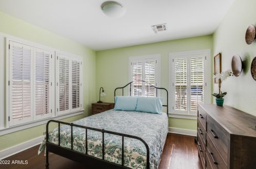 2506 10 St, Phoenix AZ 85024-4130 exterior