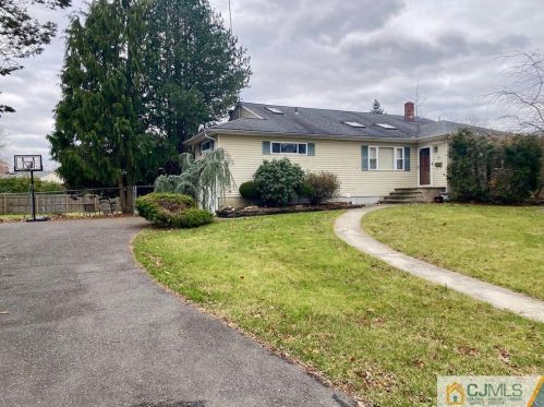 16 Canterbury Rd, East Brunswick, NJ 08816-4253