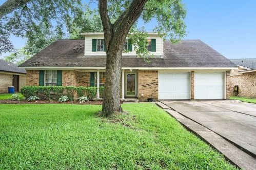 1910 Winding Creek Dr, Pearland, TX 77581-5632