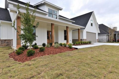 308 Knights Row, Nederland, TX 77627-5242