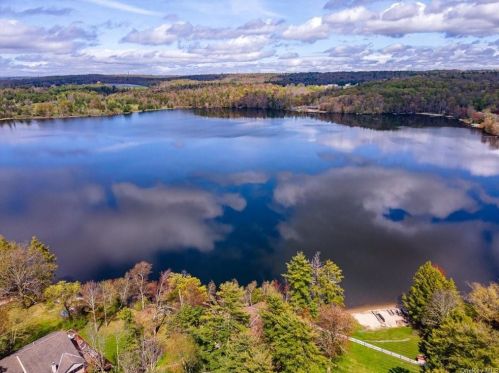 511 Sackett Lake Rd, Monticello, NY 12701-4411