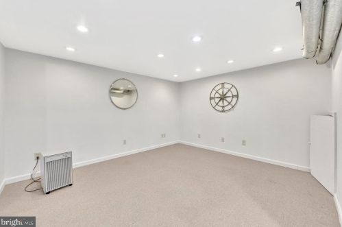 176 Canterbury Ct, East Windsor NJ  08520-5536 exterior