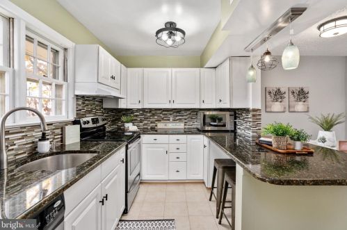 411 Broad St, Falls Church, VA 22046-3506