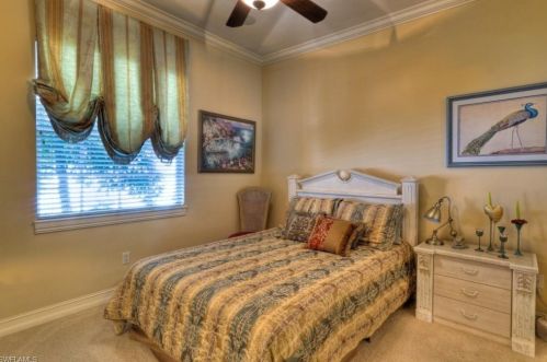 5076 Post Oak Ln, Naples FL  34105-4526 exterior