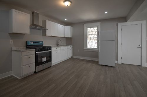 1066 Beaver Rd, Ambridge, PA 15003-2035