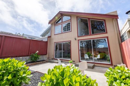 2590 Greendale Dr, South San Francisco, CA 94080-3932