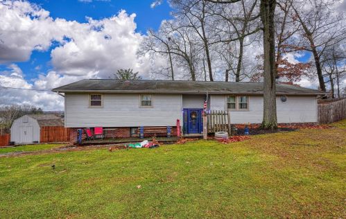 3255 Lakewood Dr, Zanesville, OH 43701-9782