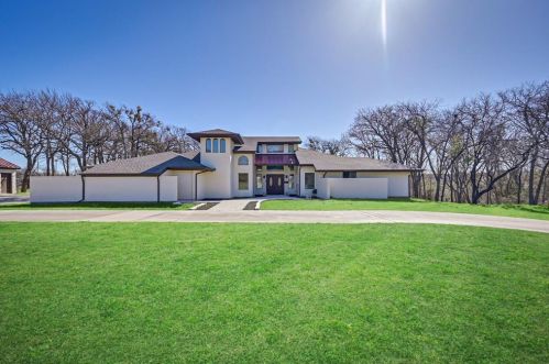 8600 Meadowbrook Dr, Fort Worth, TX 76120-4612