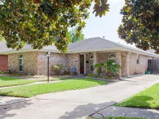 5205 Pike Dr, Metairie, LA 70003-2735