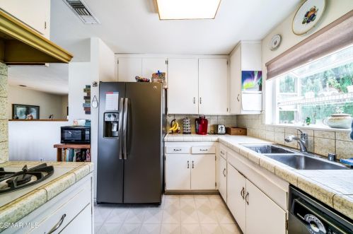 1405 Sorrel St, Simi Valley CA  93065-3338 exterior