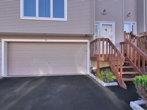 52 Leif Blvd, Congers, NY 10920-1312