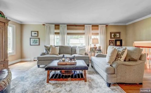 432 Hillside Ave, Allendale NJ  07401-1113 exterior