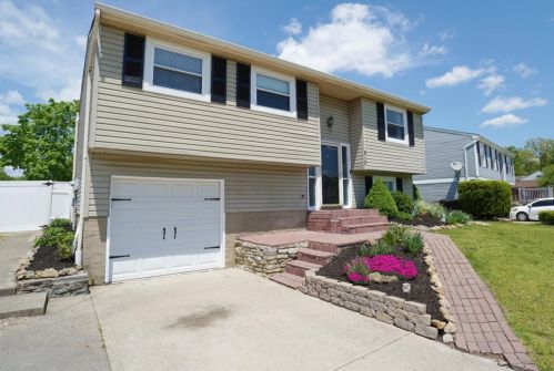 610 Ridgeview Dr, New Haven, OH 45030-2026